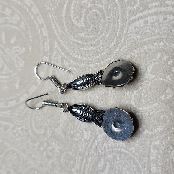 NEW!!! Silver toned fish and pearl earrings. Christian. PEARLCORE! - Picture 4 of 4